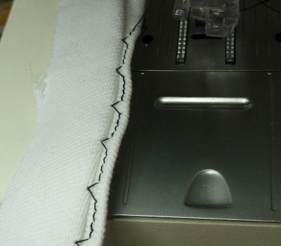 Blind stitch in contrasting colors