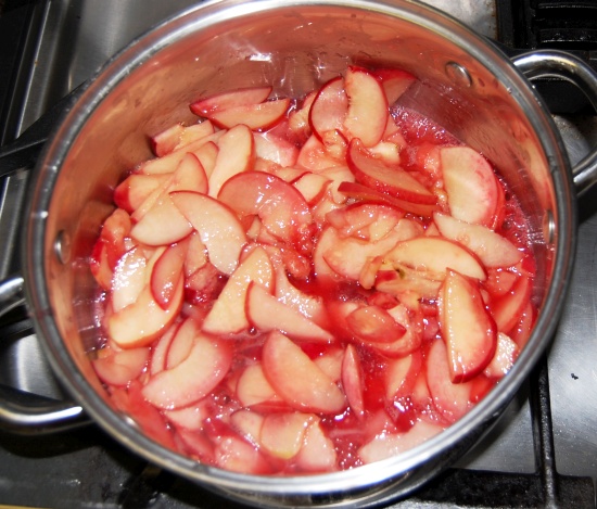 Sliced peaches in a pot