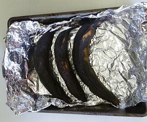 Preparing plantains for baking