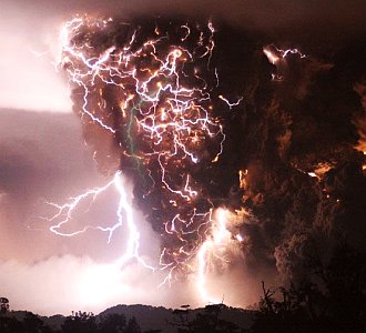 Lightning in volcanic ash
