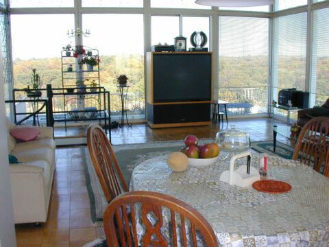North wall of Sky Room